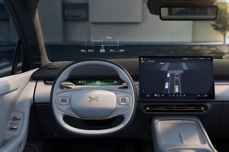 XPENG P7+ High RES - Triple-screen Interaction.jpg