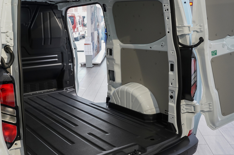 17_FordTransitCustom_09.jpg