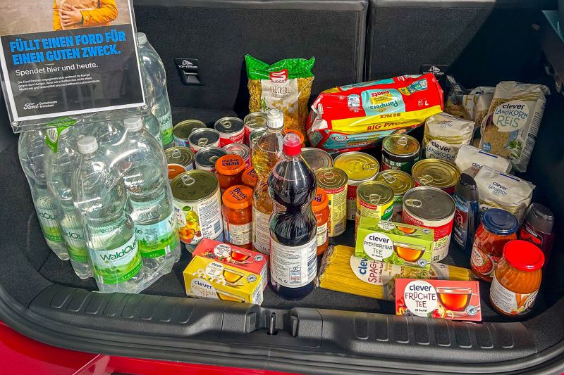 Füllt einen Ford für einen guten Zweck