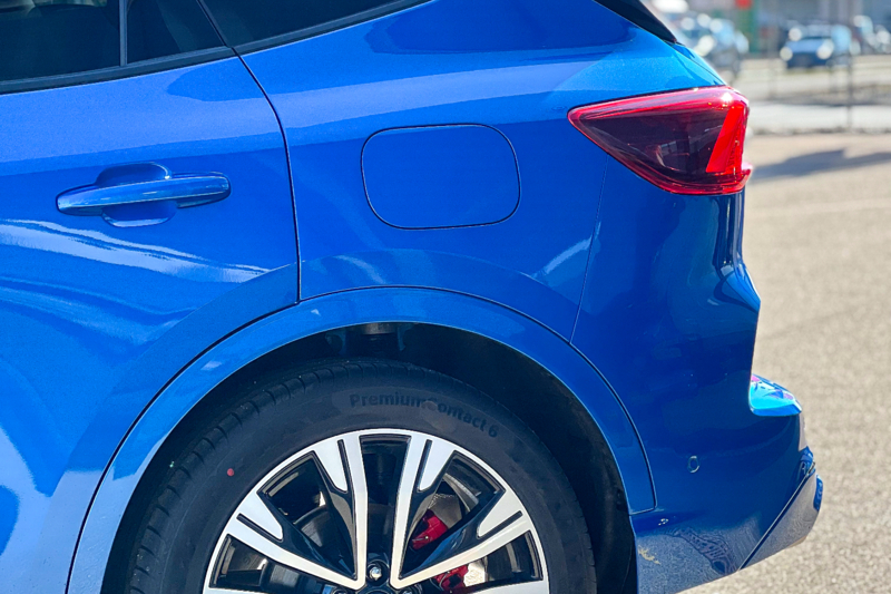 Ford_Kuga_18.jpg