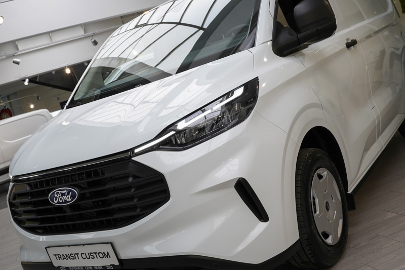 17_FordTransitCustom_07.jpg