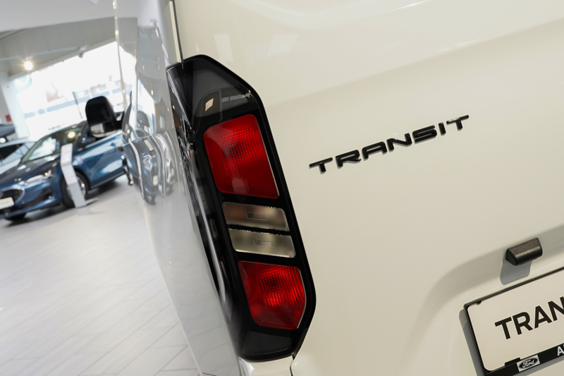 17_FordTransitCustom_04.jpg