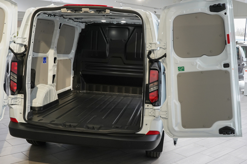 17_FordTransitCustom_08.jpg
