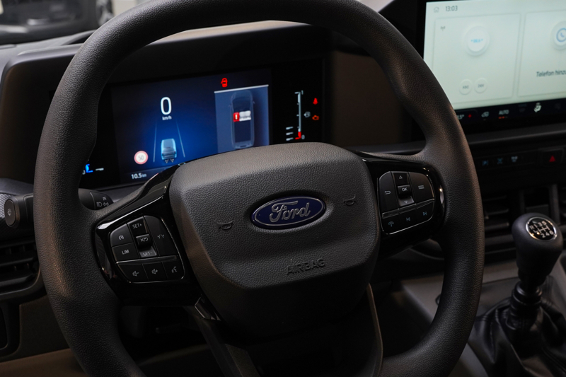 17_FordTransitCustom_05.jpg