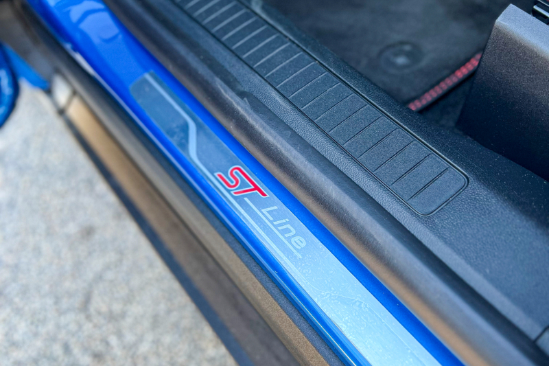 Ford_Kuga_07.jpg