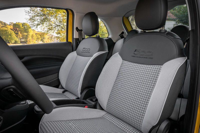 Fiat500Hybrid_Interiors.jpg